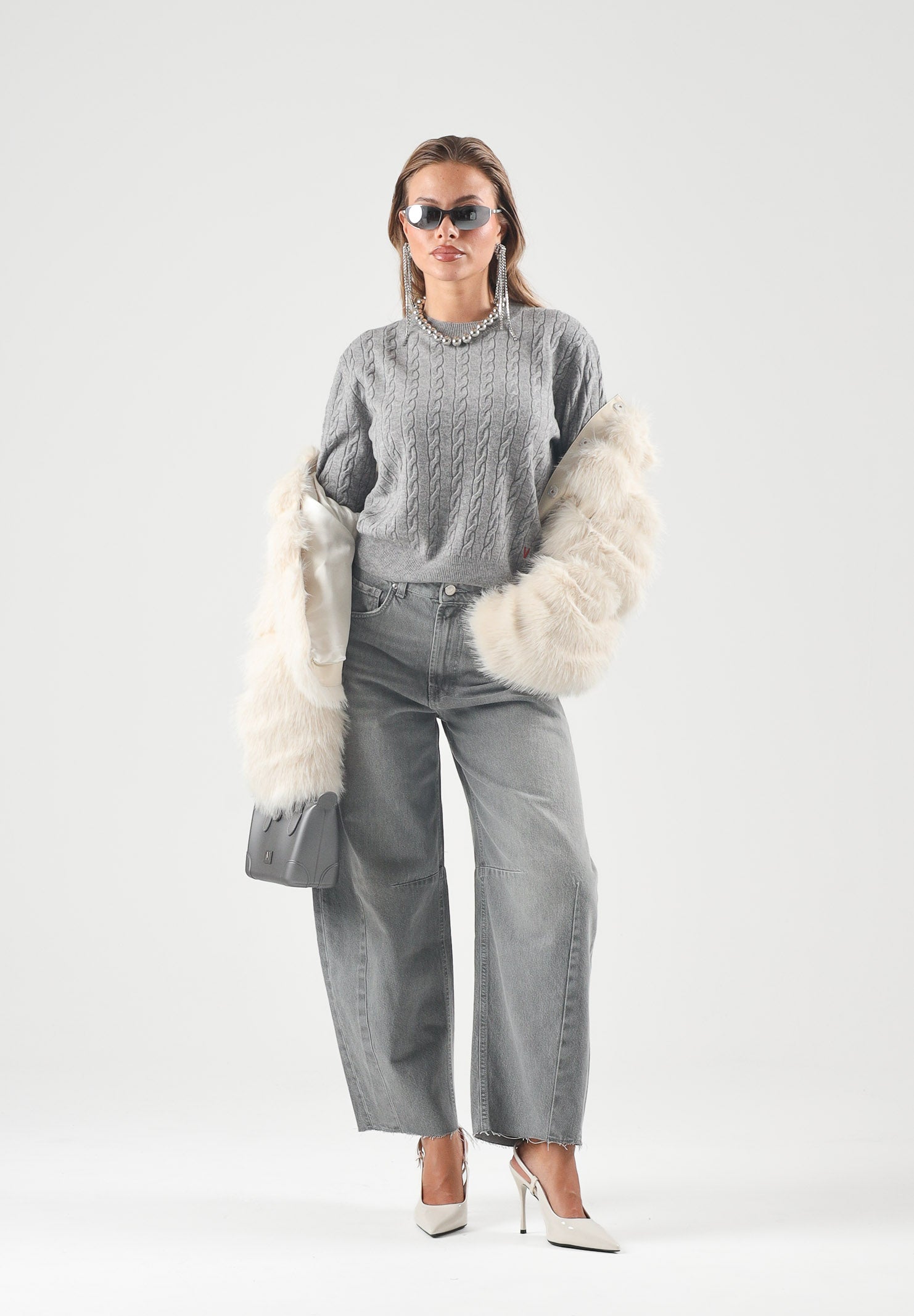 VICOLO Maglione girocollo grigio melangé da donna con mini logo laterale e lavorazione a trecce 2AC2068 A193 VICOLO 