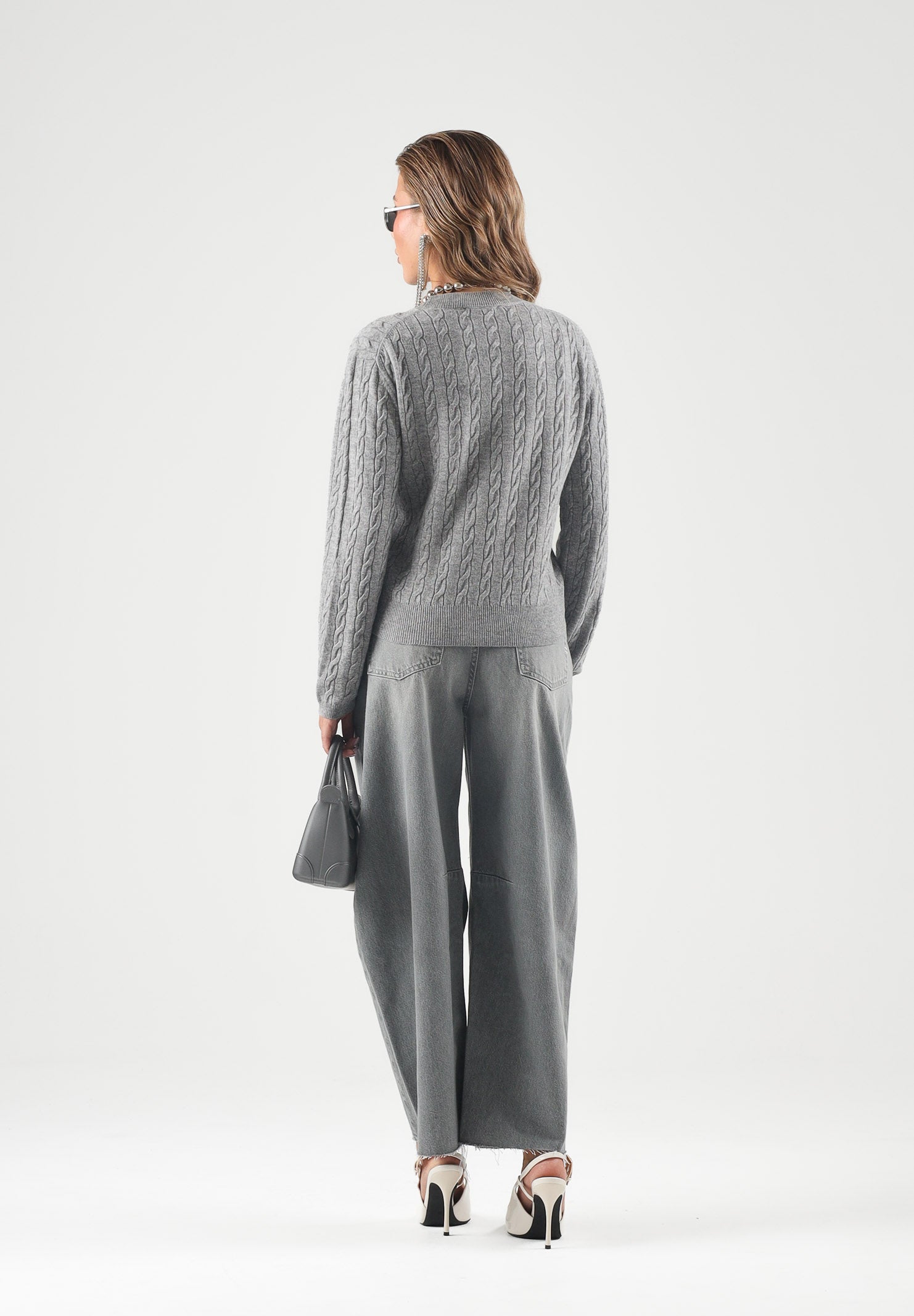 VICOLO Maglione girocollo grigio melangé da donna con mini logo laterale e lavorazione a trecce 2AC2068 A193 VICOLO 