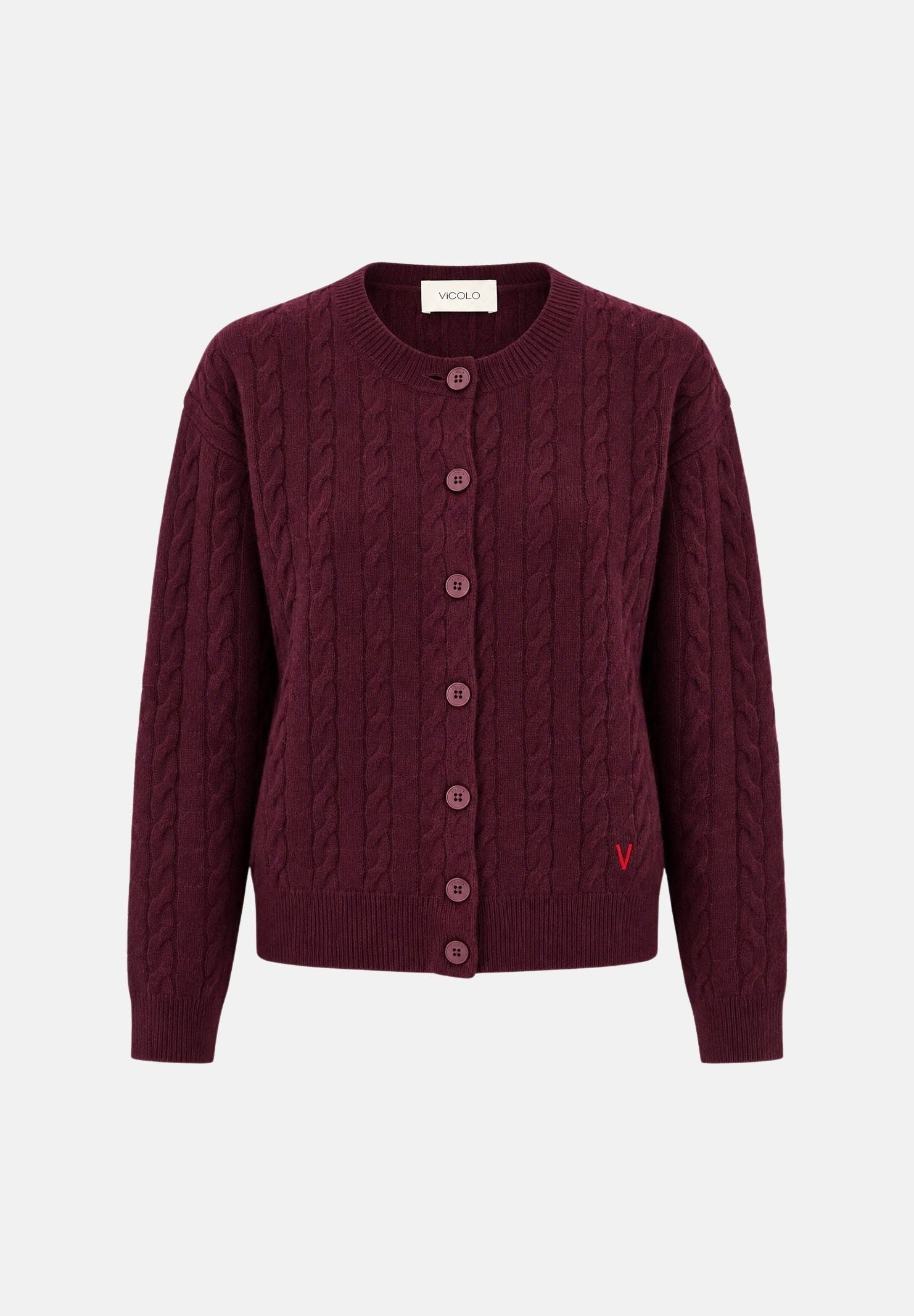 VICOLO Cardigan girocollo a trecce Bordeaux bordeaux scuro da donna in pura lana, con lavorazione a trecce verticali, maniche lunghe, chiusura frontale con bottoni tono su tono, finiture a costine e piccolo logo ricamato a contrasto sul davanti. 2AC2069 ACU38 VICOLO 