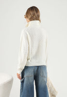 VICOLO Maglione con collo alto e mezza zip naturale-panna da donna, con mini logo laterale 2AC2070 A02 VICOLO 
