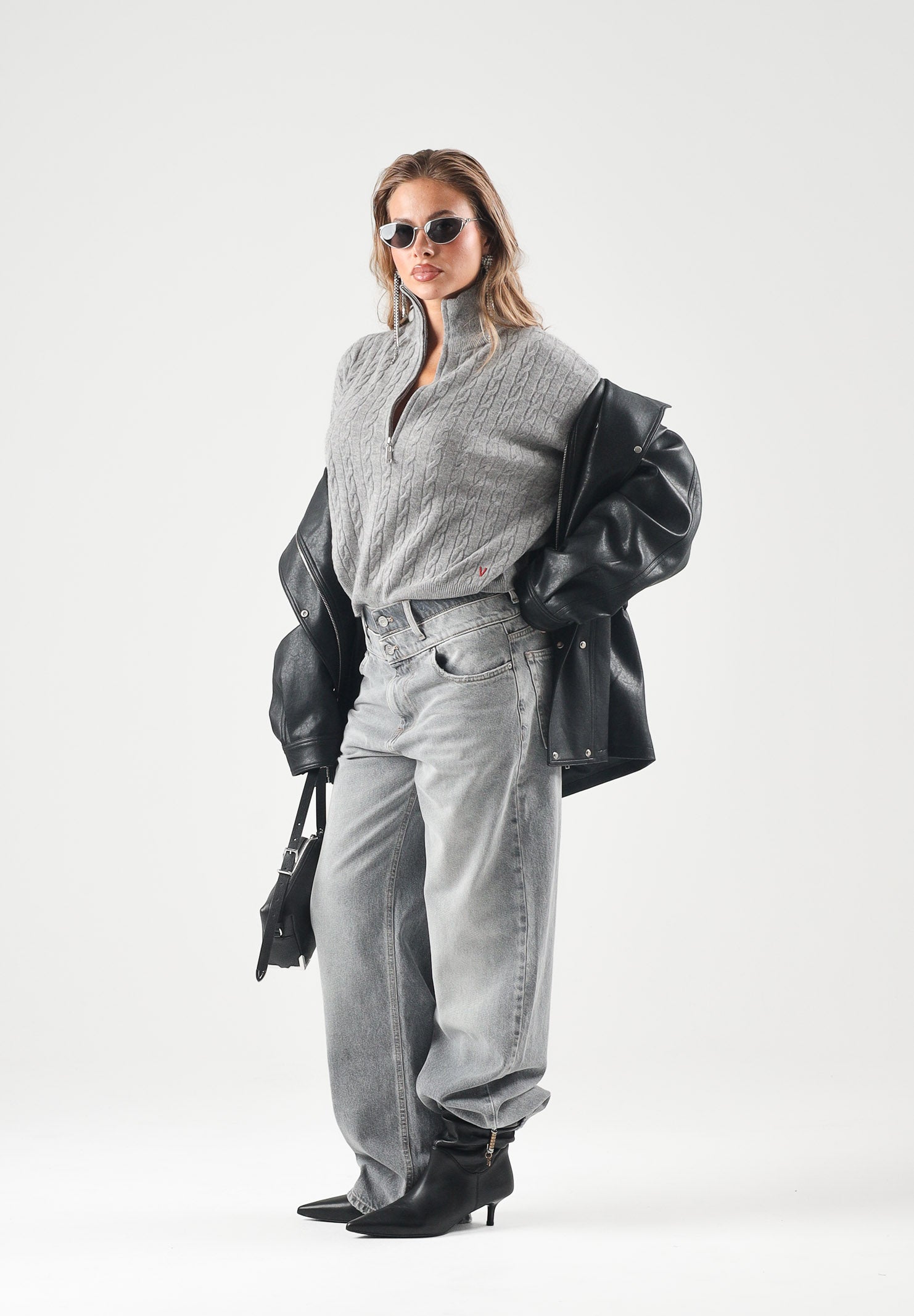 VICOLO Maglione collo alto grigio melangé da donna con mini logo laterale 2AC2070 A193 VICOLO 