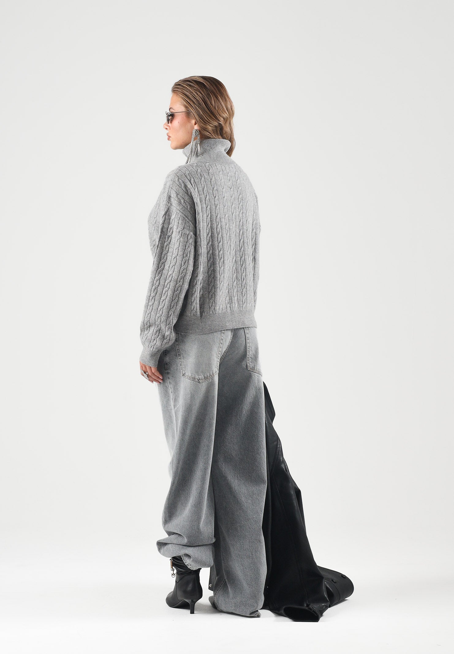 VICOLO Maglione collo alto grigio melangé da donna con mini logo laterale 2AC2070 A193 VICOLO 