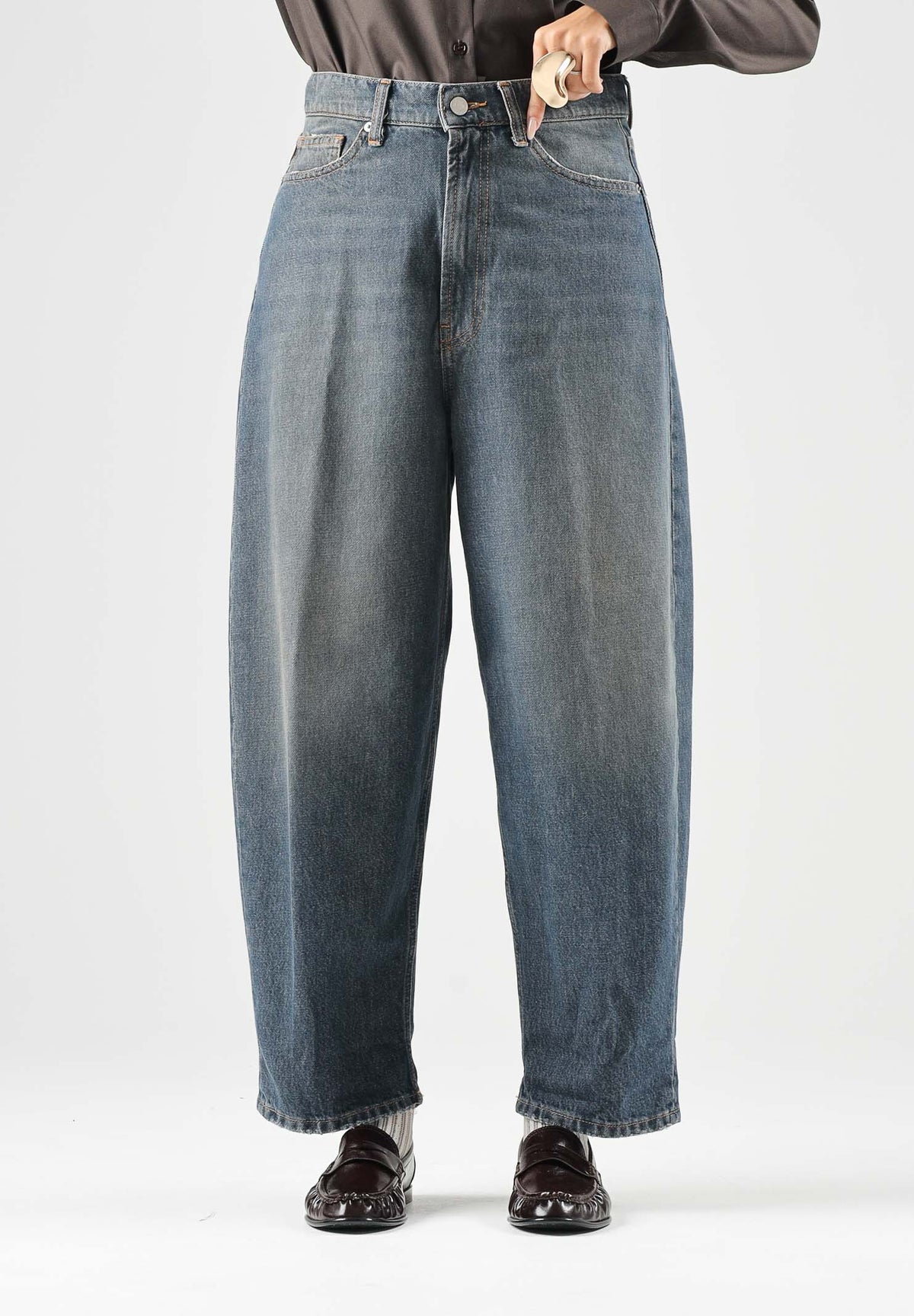 VICOLO Jeans LAILA  blu per donna con lavaggio denim e risvolto al fondo. DAC5008 ADEBL VICOLO 