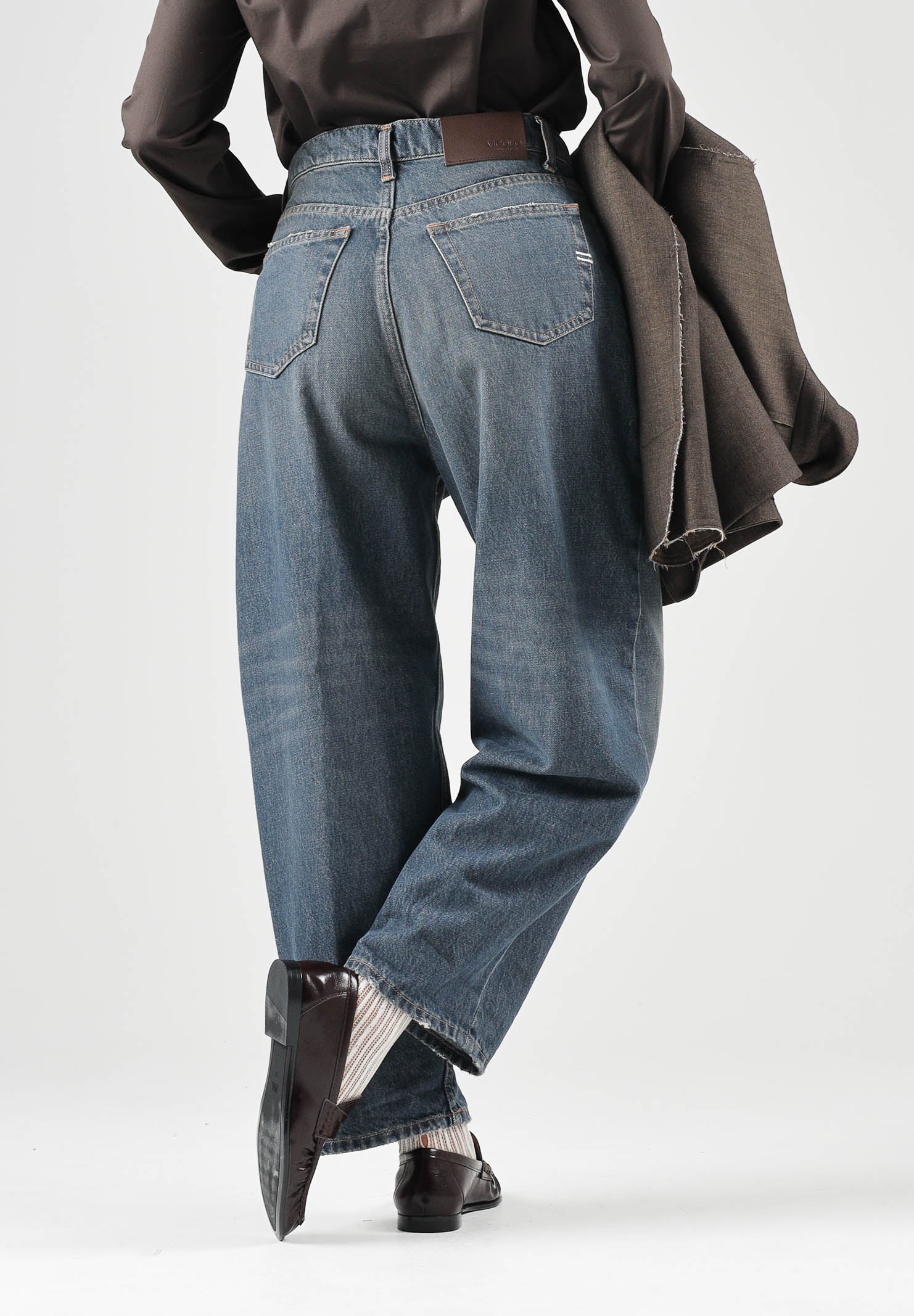 VICOLO Jeans LAILA  blu per donna con lavaggio denim e risvolto al fondo. DAC5008 ADEBL VICOLO 