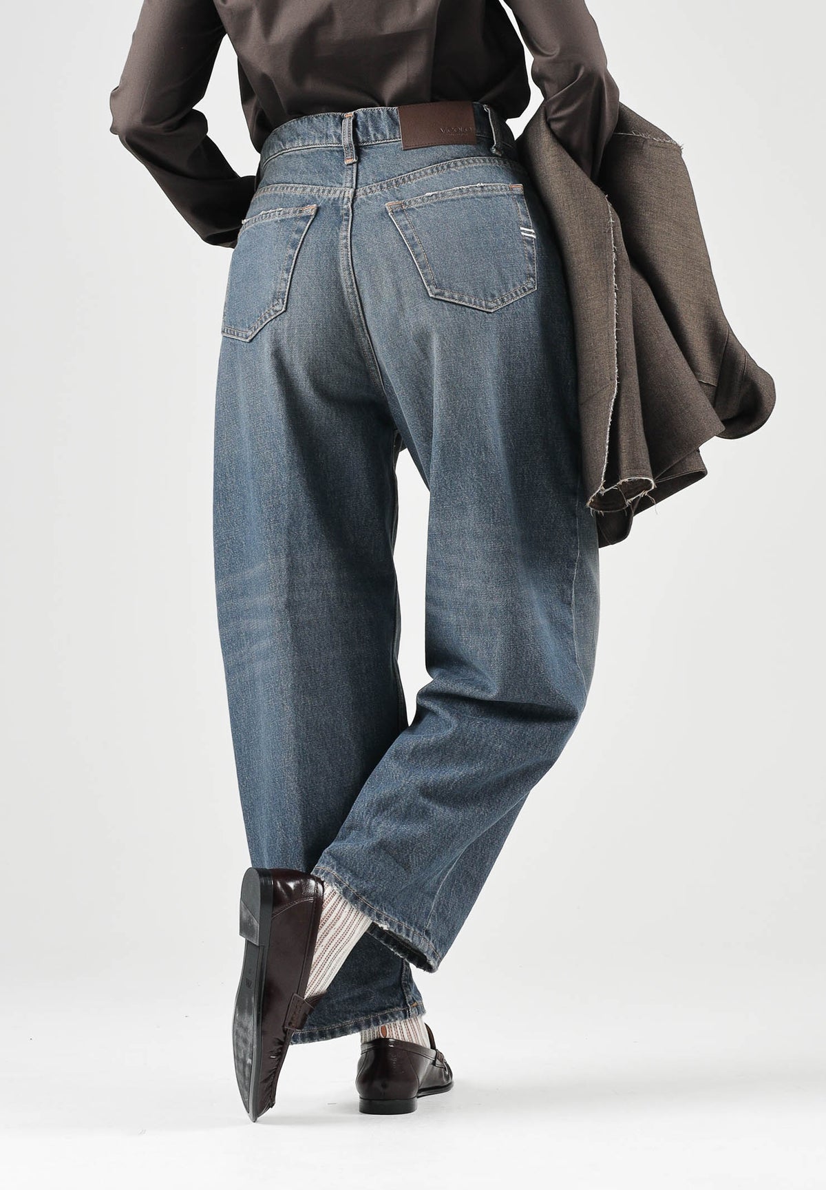 VICOLO Jeans LAILA  blu per donna con lavaggio denim e risvolto al fondo. DAC5008 ADEBL VICOLO 