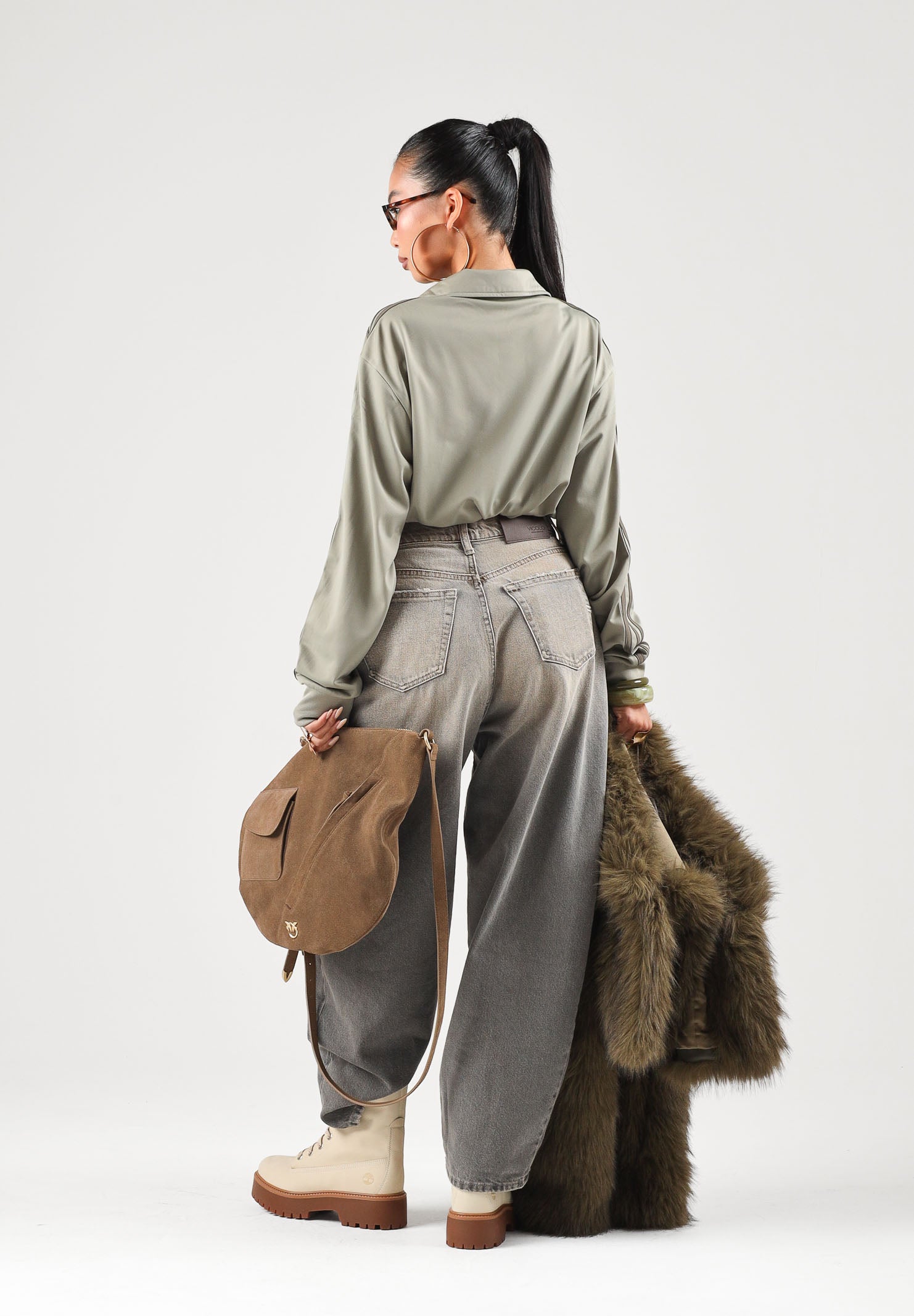 VICOLO Jeans LAILA grigio per donna con risvolto al fondo e dettagli used. DAC5013 ADEGR VICOLO 