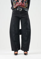 VICOLO Jeans NAYA  nero per donna con gamba ampia e zip apribili al fondo. DAC5014 ADENE VICOLO 
