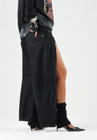 VICOLO Jeans NAYA  nero per donna con gamba ampia e zip apribili al fondo. DAC5014 ADENE VICOLO 