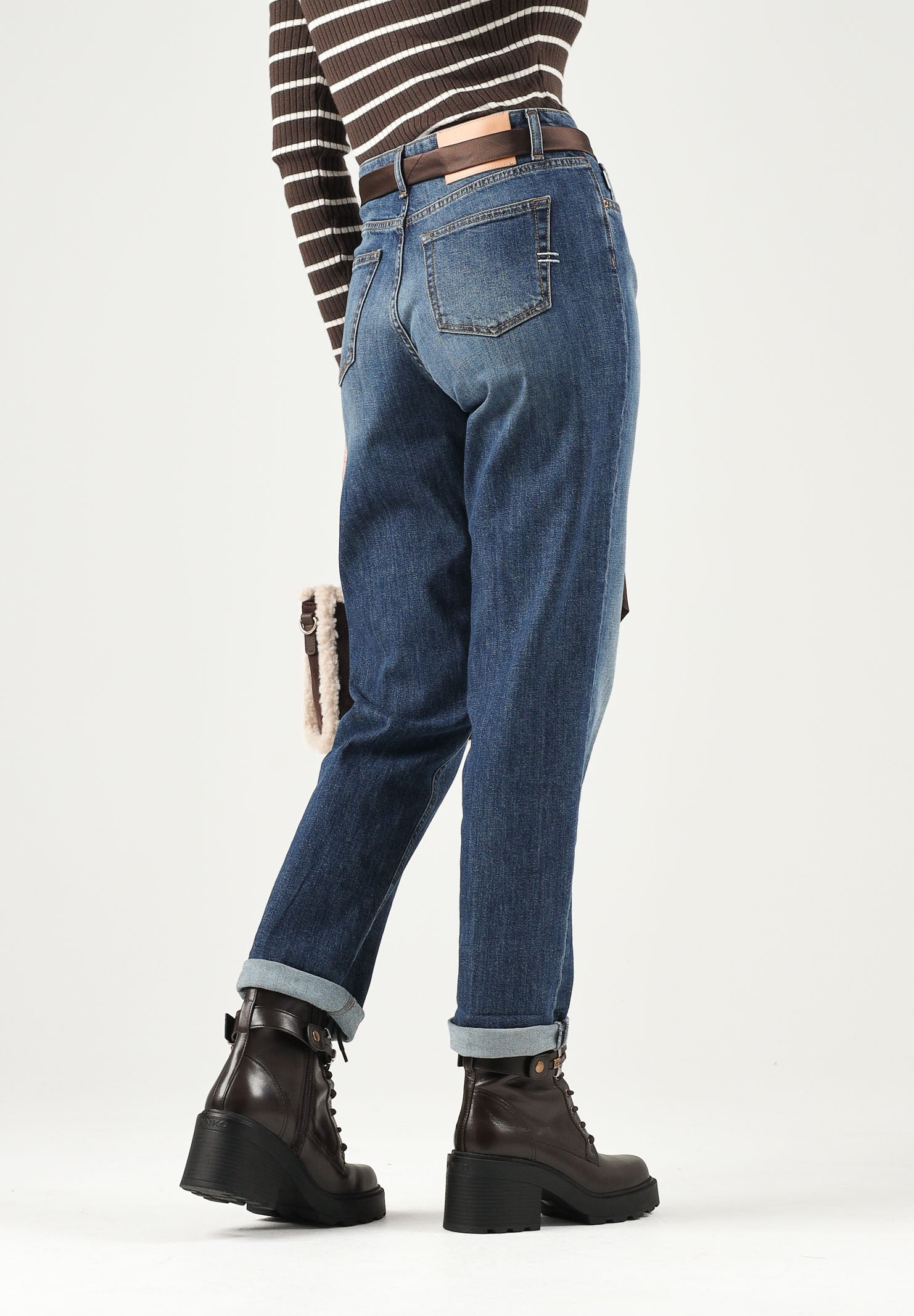 VICOLO Jeans MAGGIE blu per donna con vita alta e risvolto sul fondo. DAC5034 ADEBL VICOLO 