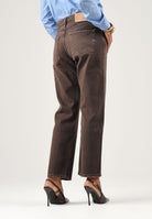 VICOLO Jeans ZOE fondente- marrone per donna con bottoni gioiello e linea regular. DAC5106 ACU69 VICOLO 