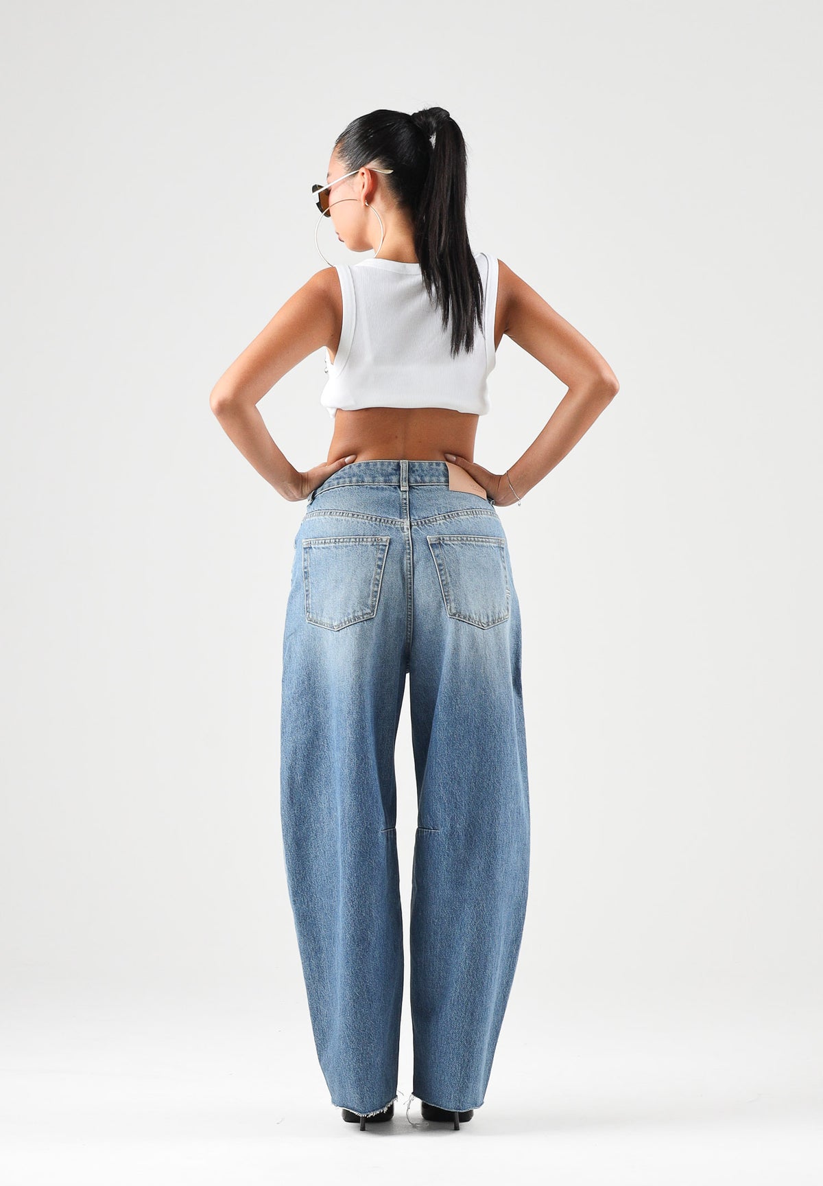 VICOLO Jeans DELIA  blu per donna con linea a ovetto e cucitura sulla gamba. DAC5127 ADEBL VICOLO 