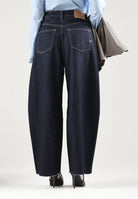 VICOLO Jeans DELIA  blu scuro per donna con cuciture a contrasto e fondo a taglio vivo. DAC5128 ADERI VICOLO 