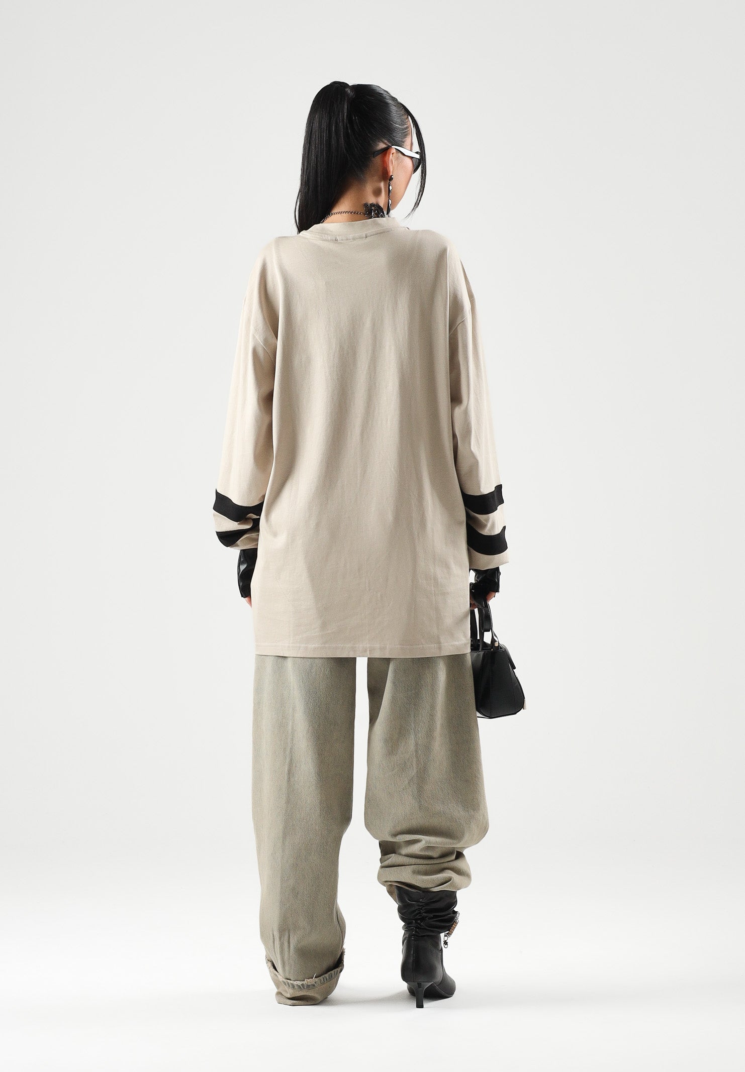 VICOLO jeans XENOBIA SABBIATO grigio da donna in cotone, con vita regolare, gamba ampia e dritta, lavaggio sabbiato e maxi risvolto. DAC5166 ADECH VICOLO 