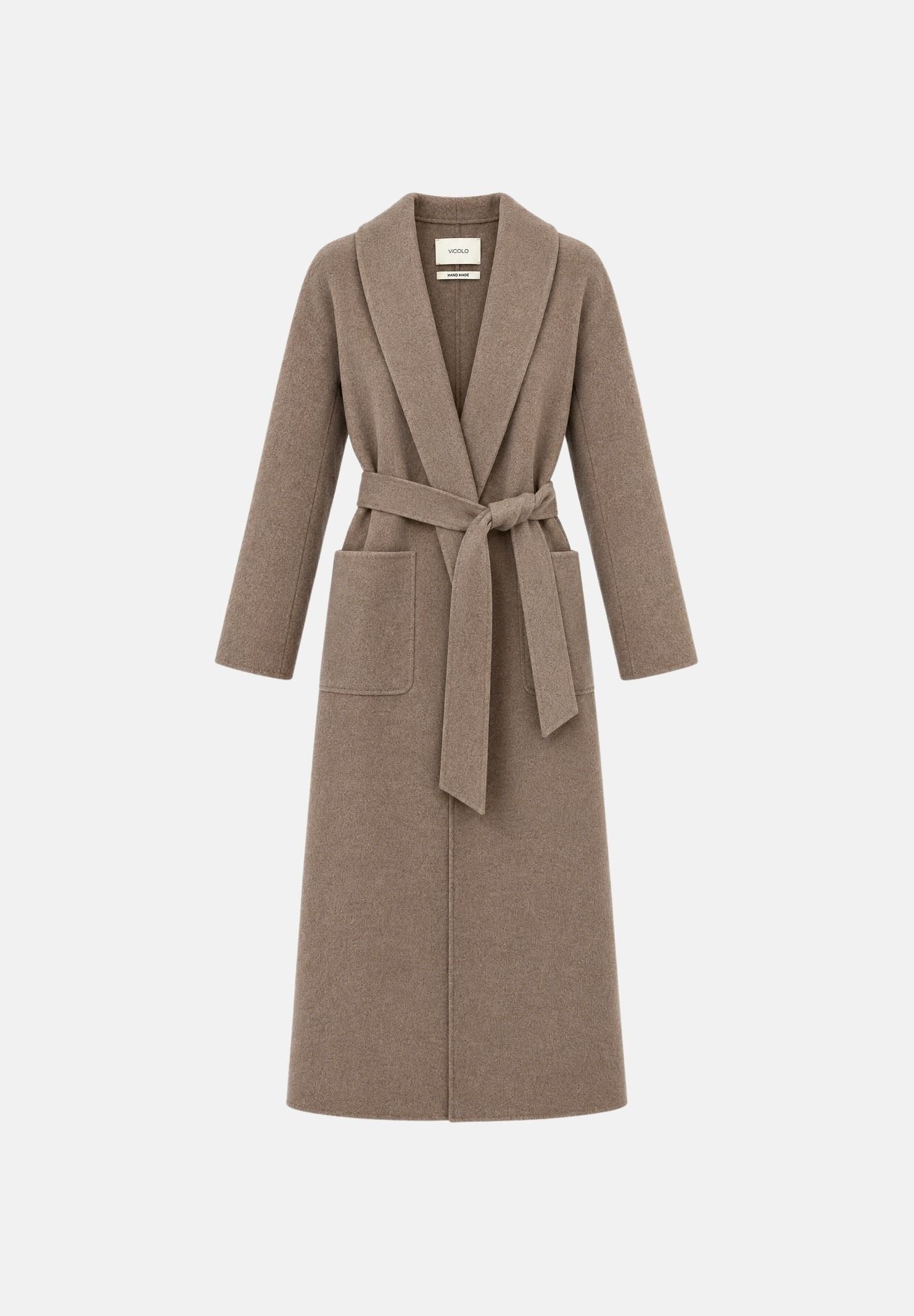 VICOLO Cappotto lungo con cintura Tortora Mel tortora melangiato da donna in misto lana, con ampio collo a revers sciallato, maniche lunghe, chiusura a portafoglio con cintura coordinata da annodare in vita, tasche laterali e linea elegante e avvolge TAC0004 ACU114 VICOLO 