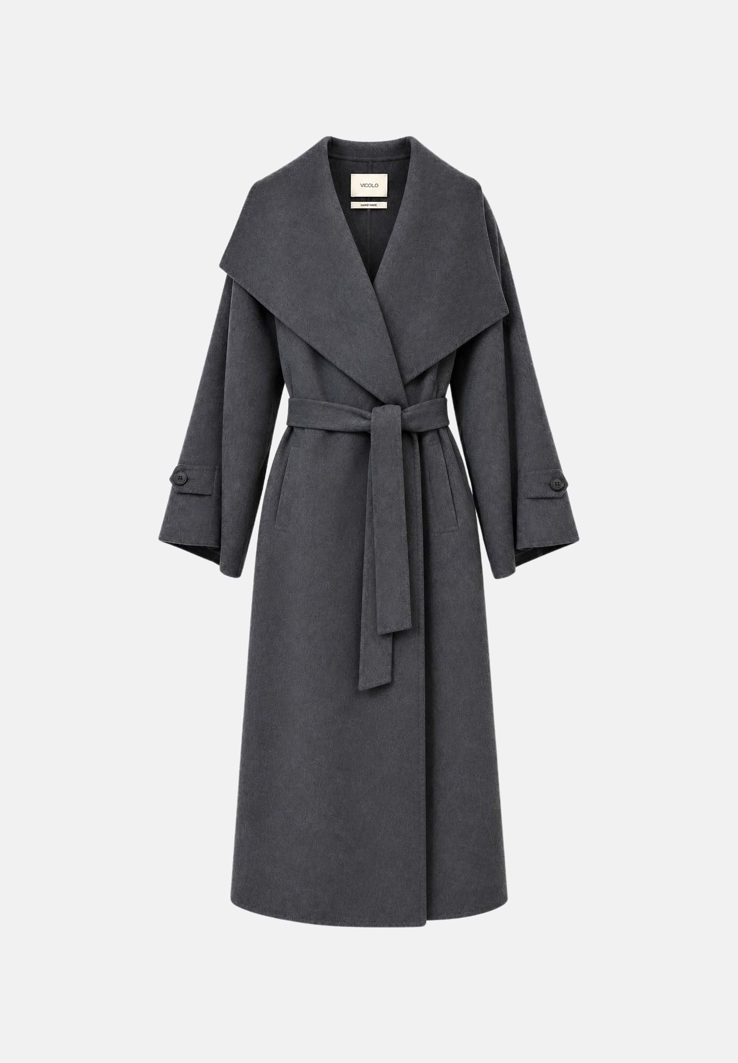 VICOLO Cappotto lungo HAND MADE CON FUSCIACCA Grigio Medio Mélange grigio antracite da donna, con ampio collo a scialle, maniche lunghe, cintura coordinata da annodare in vita e linea morbida e avvolgente. TAC0020 A193 VICOLO 