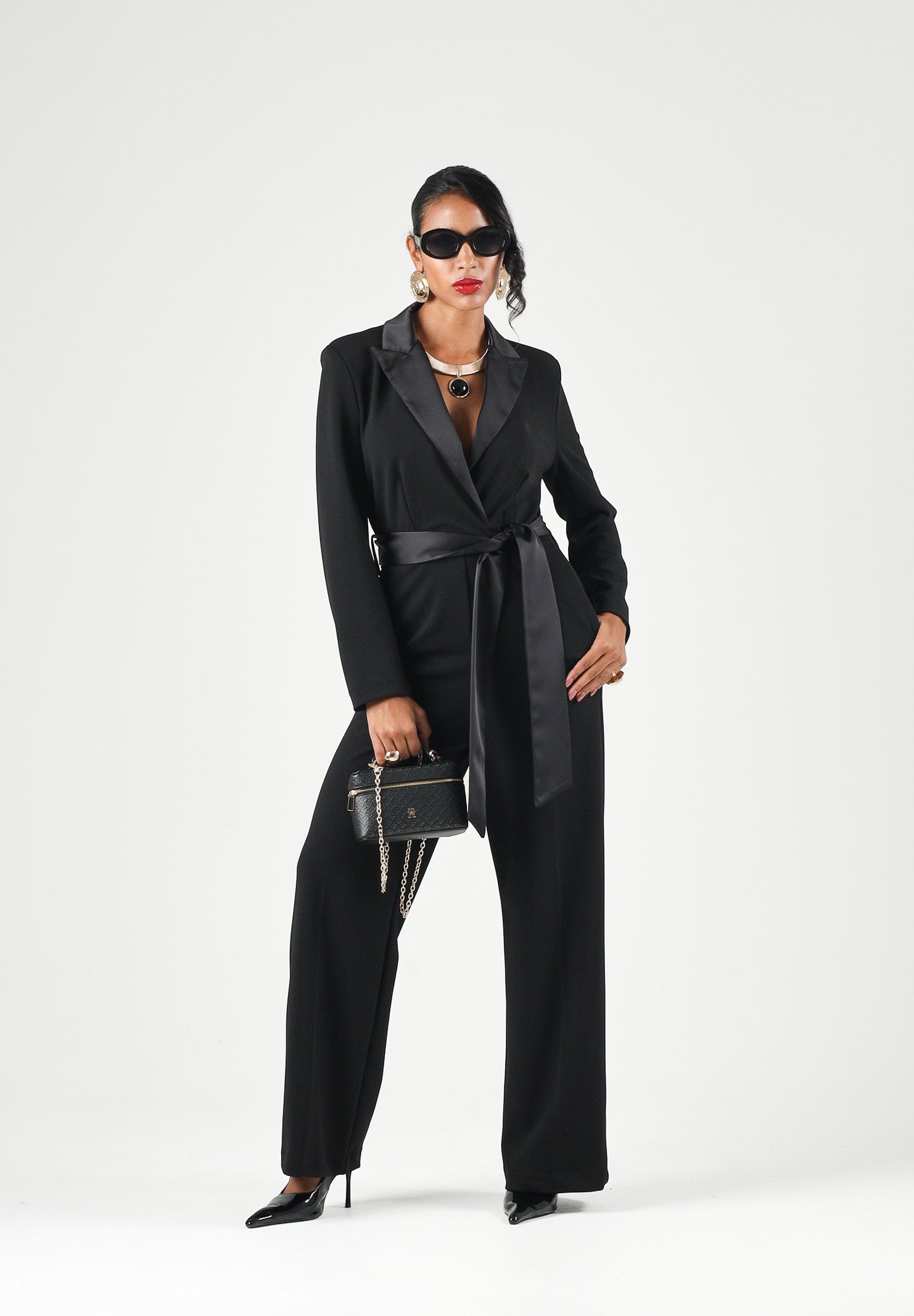 VICOLO Tuta elegante nera per donna con revers a lancia in raso e cintura removibile coordinata. TAC0401 A99 VICOLO 