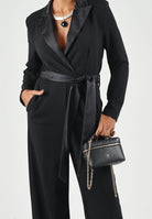 VICOLO Tuta elegante nera per donna con revers a lancia in raso e cintura removibile coordinata. TAC0401 A99 VICOLO 