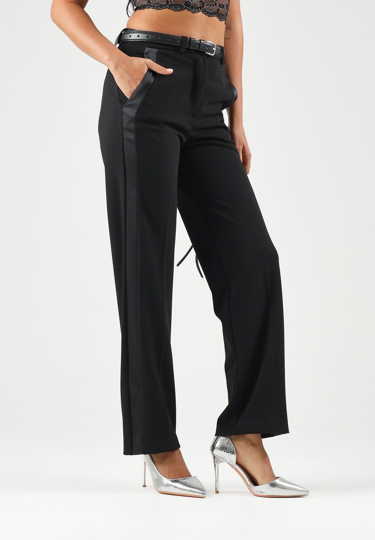 VICOLO Pantaloni neri per donna con gamba ampia e piega satoriale frontale TAC0403 A99 VICOLO 