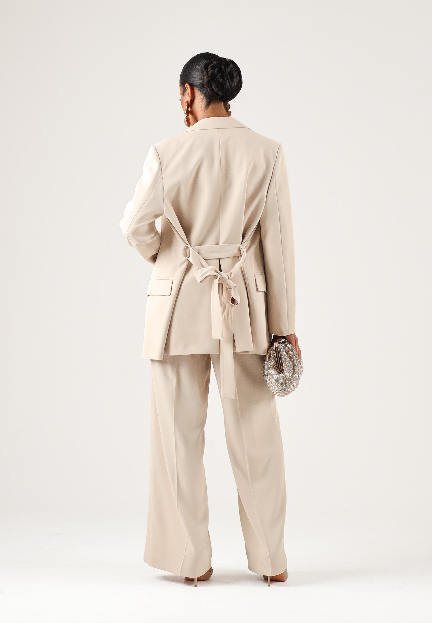 VICOLO Pantaloni palazzo vaniglia per donna con gamba ampia, pinces frontali e linea sartoriale. TAC0409 ACU04 VICOLO 