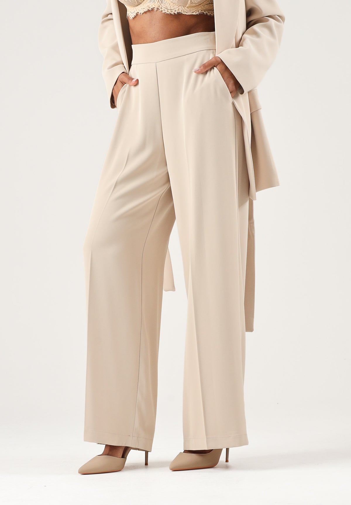 VICOLO Pantaloni palazzo vaniglia per donna con gamba ampia, pinces frontali e linea sartoriale. TAC0409 ACU04 VICOLO 