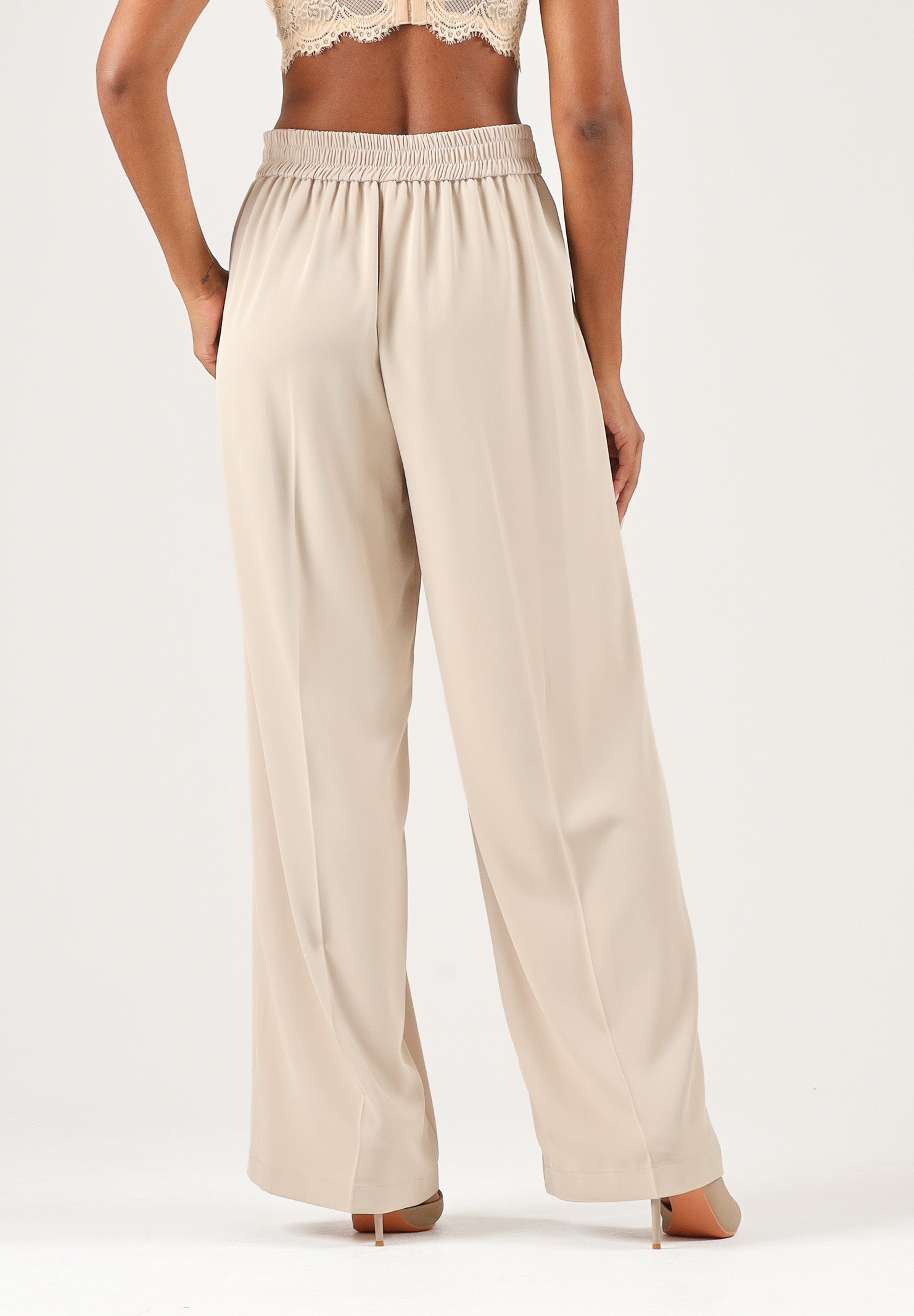 VICOLO Pantaloni palazzo vaniglia per donna con gamba ampia, pinces frontali e linea sartoriale. TAC0409 ACU04 VICOLO 
