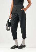 VICOLO Pantaloni CARROT neri per donna con elastico in vita e gamba affusolata. TAC0418 A99 VICOLO 