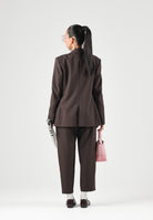 VICOLO Pantaloni CARROT marroni per donna con elastico in vita e gamba affusolata. TAC0418 ACU69 VICOLO 