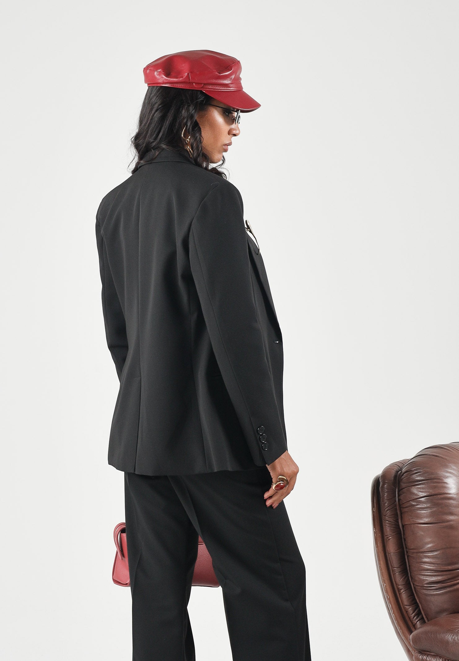 VICOLO Giacca basic nera per donna con revers a lancia, spalline e chiusura monopetto. TAC0419 A99 VICOLO 