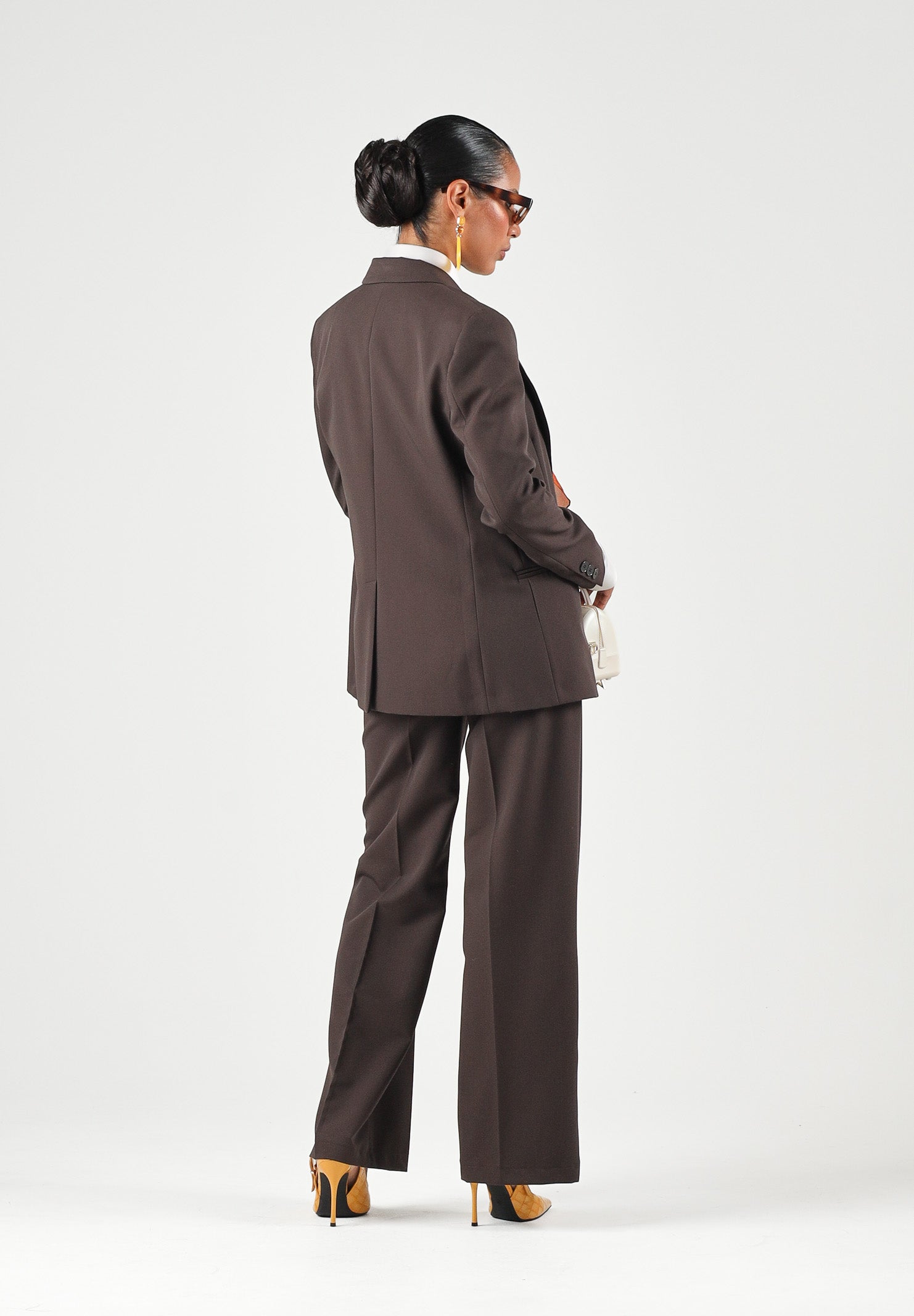 VICOLO Pantaloni palazzo marroni per donna con gamba larga, tasche alla francese e piega stirata. TAC0420 ACU69 VICOLO 