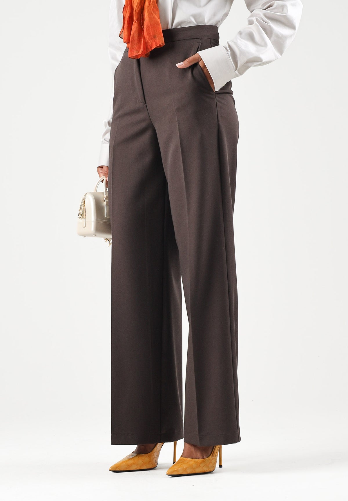 VICOLO Pantaloni palazzo marroni per donna con gamba larga, tasche alla francese e piega stirata. TAC0420 ACU69 VICOLO 