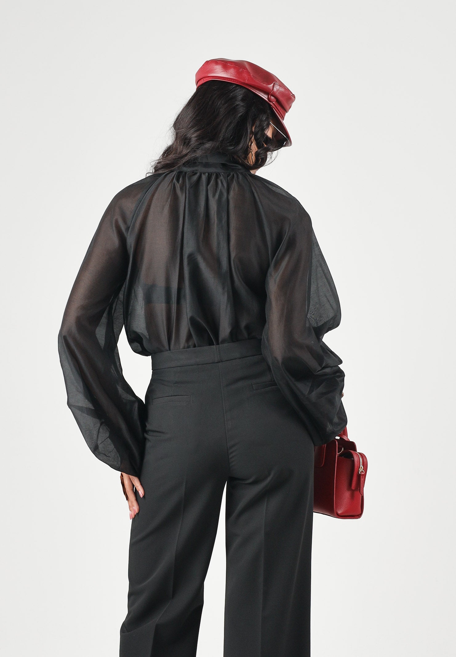 VICOLO Blusa nera da donna con nodo drappeggiato e maniche a palloncino TAC0429 A99 VICOLO 