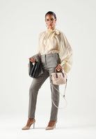 VICOLO Blusa champagne-vaniglia da donna con nodo drappeggiato e maniche a palloncino TAC0429 ACU04 VICOLO 