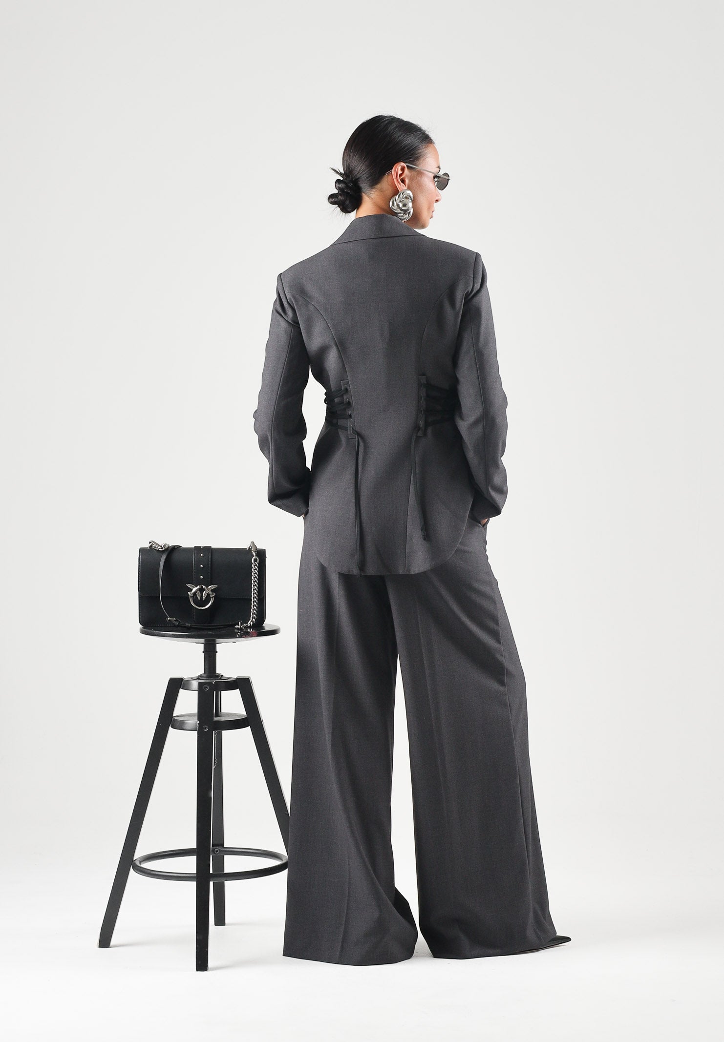 VICOLO Giacca corsetto antracite grigio per donna con revers, chiusura monopetto e lacci laterali regolabili. TAC0436 A195 VICOLO 