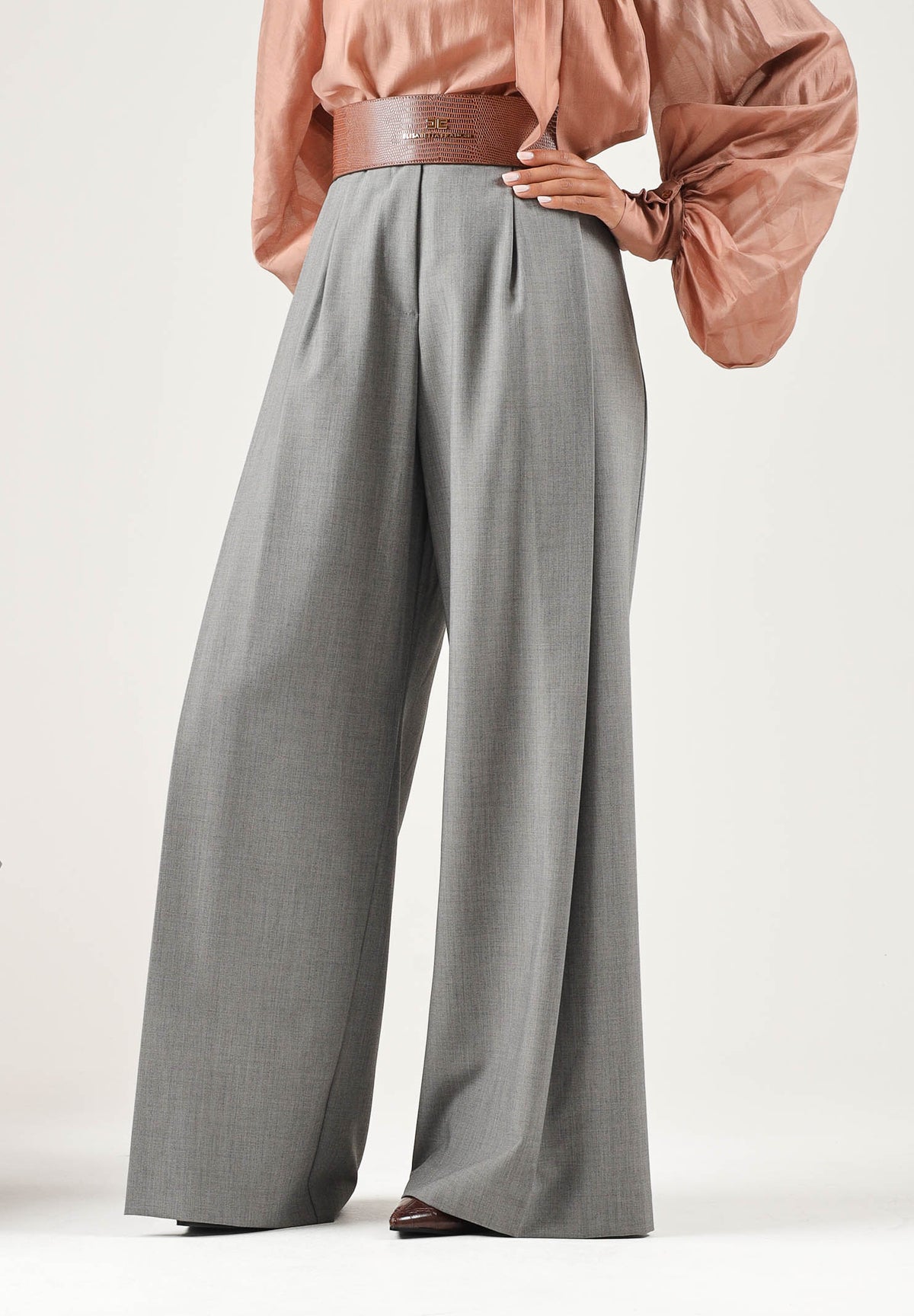 VICOLO Pantaloni palazzo grigi da donna con gamba ampia, vita alta e tasche laterali alla francese. TAC0438 A193 VICOLO 