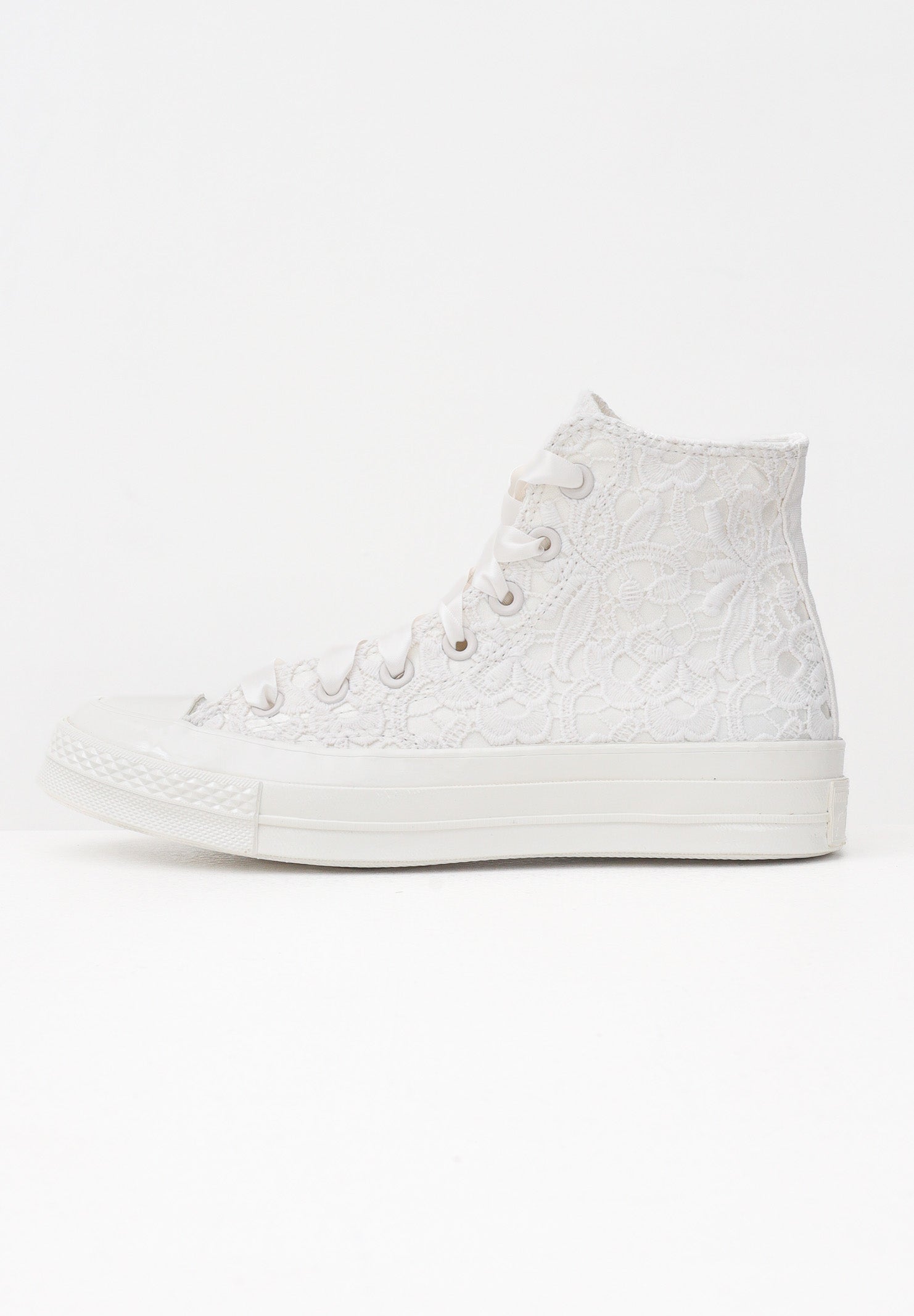 CONVERSE Sneakers Chuck 70 Crocheted Satin panna da donna A15081C . CONVERSE 