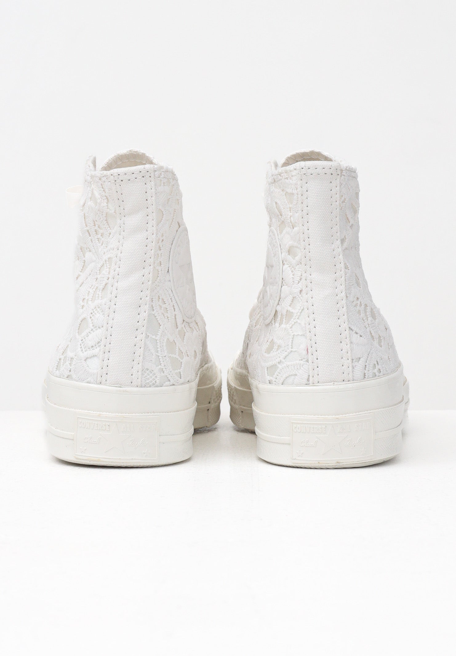 CONVERSE Sneakers Chuck 70 Crocheted Satin panna da donna A15081C . CONVERSE 