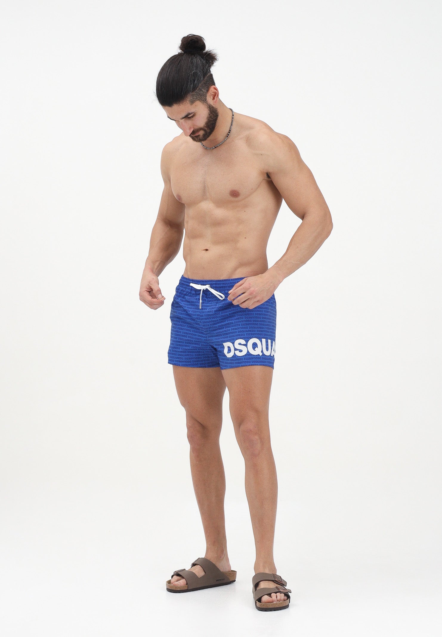 DSQUARED2 Shorts mare blu da uomo con logo all-over D7B5C5950 479 DSQUARED2 