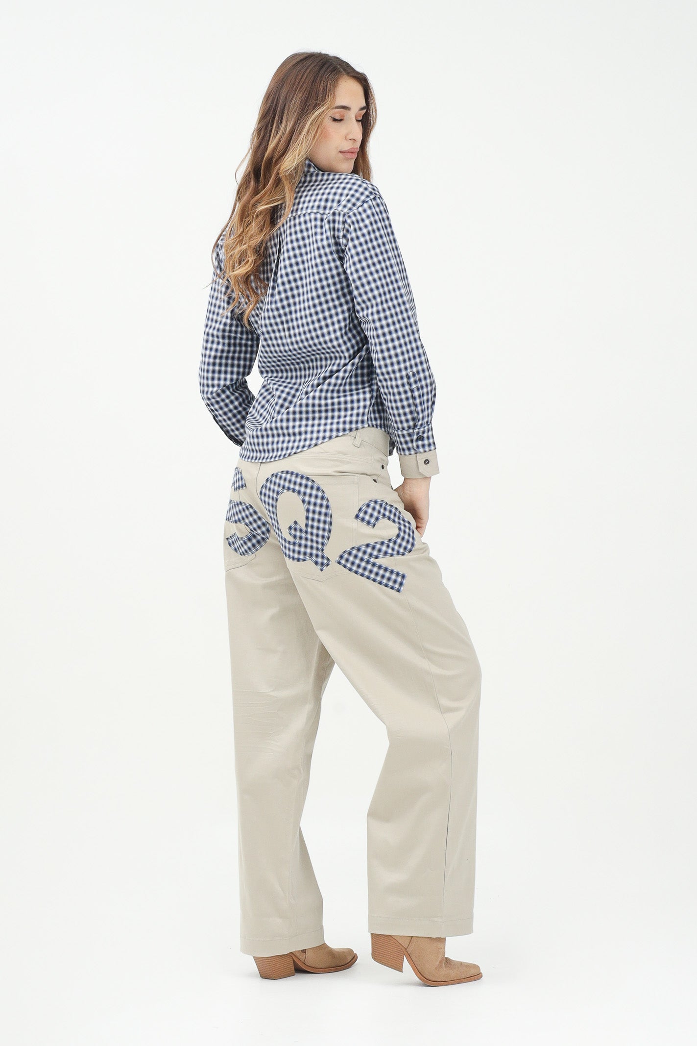 DSQUARED2 Pantalone beige per donna, ragazzi e bambini con il logo DSQ2 ricamato sul retro DQ2734D00XC DQ717 DSQUARED2 