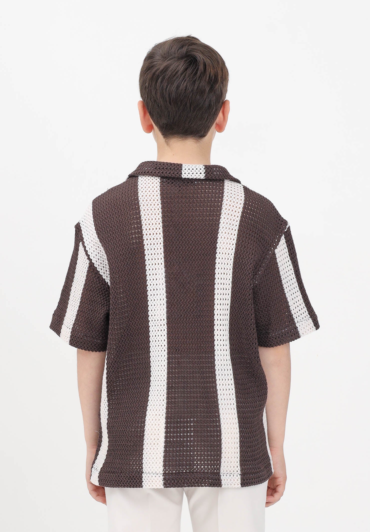 I'M BRIAN Camicia a maniche corte da bambino realizzata in maglia con motivo a righe marroni e panna CA3280J 020 I'M BRIAN 