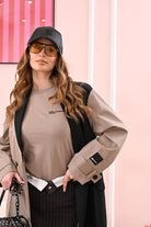 KARL LAGERFELD T-shirt a manica corta beige da donna decorata con il logo "Karl Lagerfeld Jeans" KLA1W17004 1JH KARL LAGERFELD 