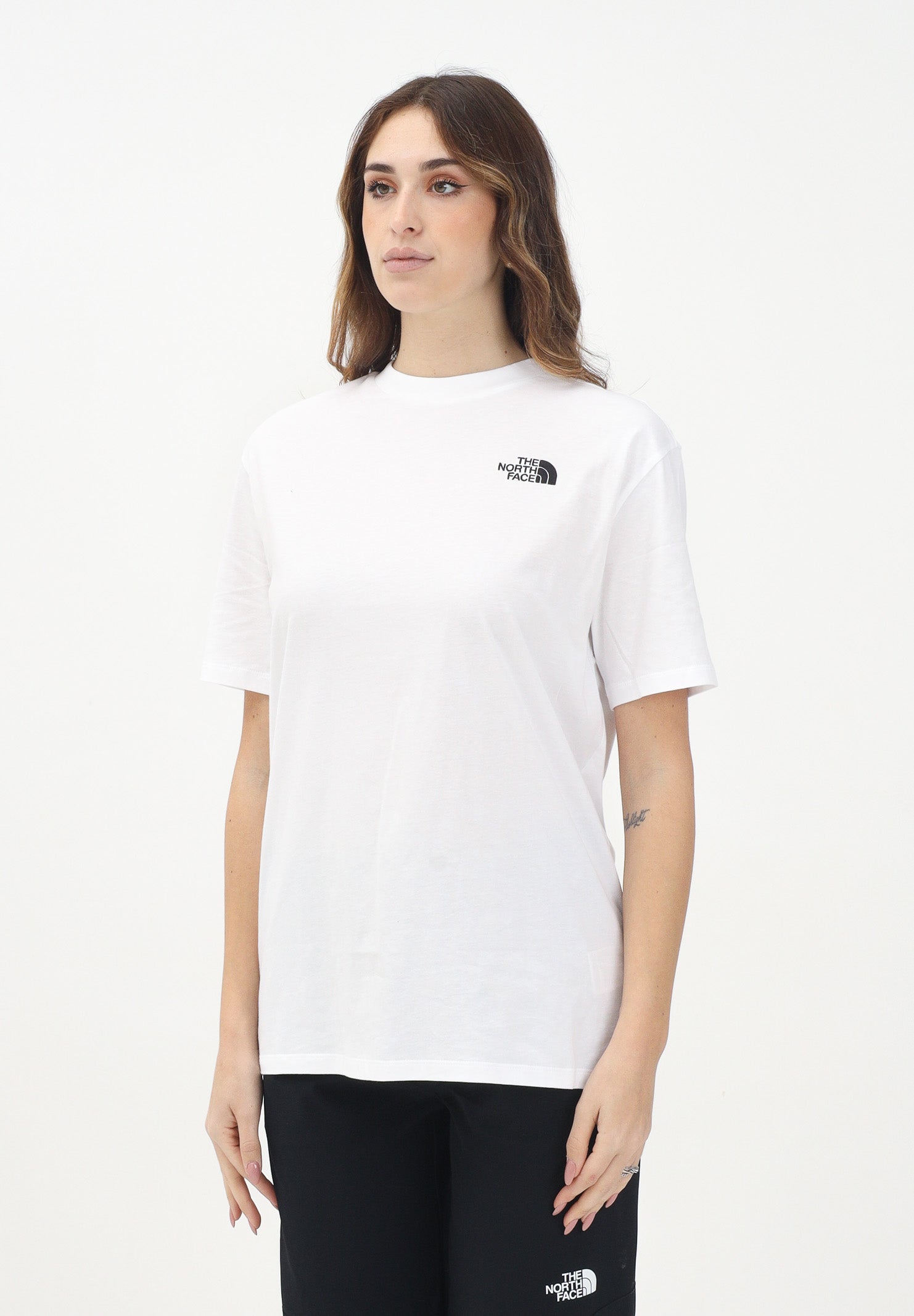 THE NORTH FACE T-shirt a manica corta oversize Simple Dome bianca da donna NF0A87NQFN41 . THE NORTH FACE 
