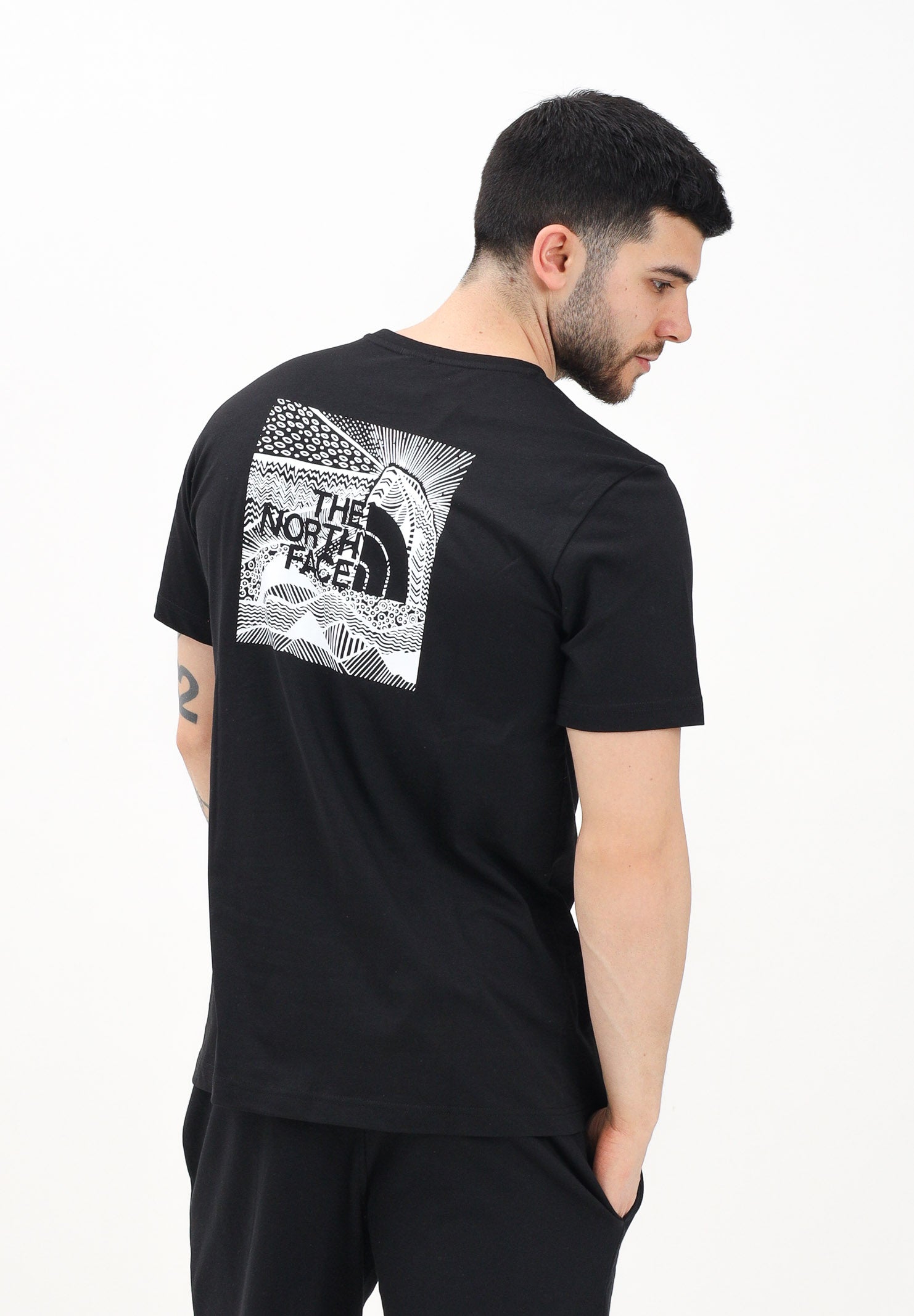 THE NORTH FACE T-shirt a manica corta Redbox Celebration nera da uomo NF0A87NVJK31 . THE NORTH FACE 