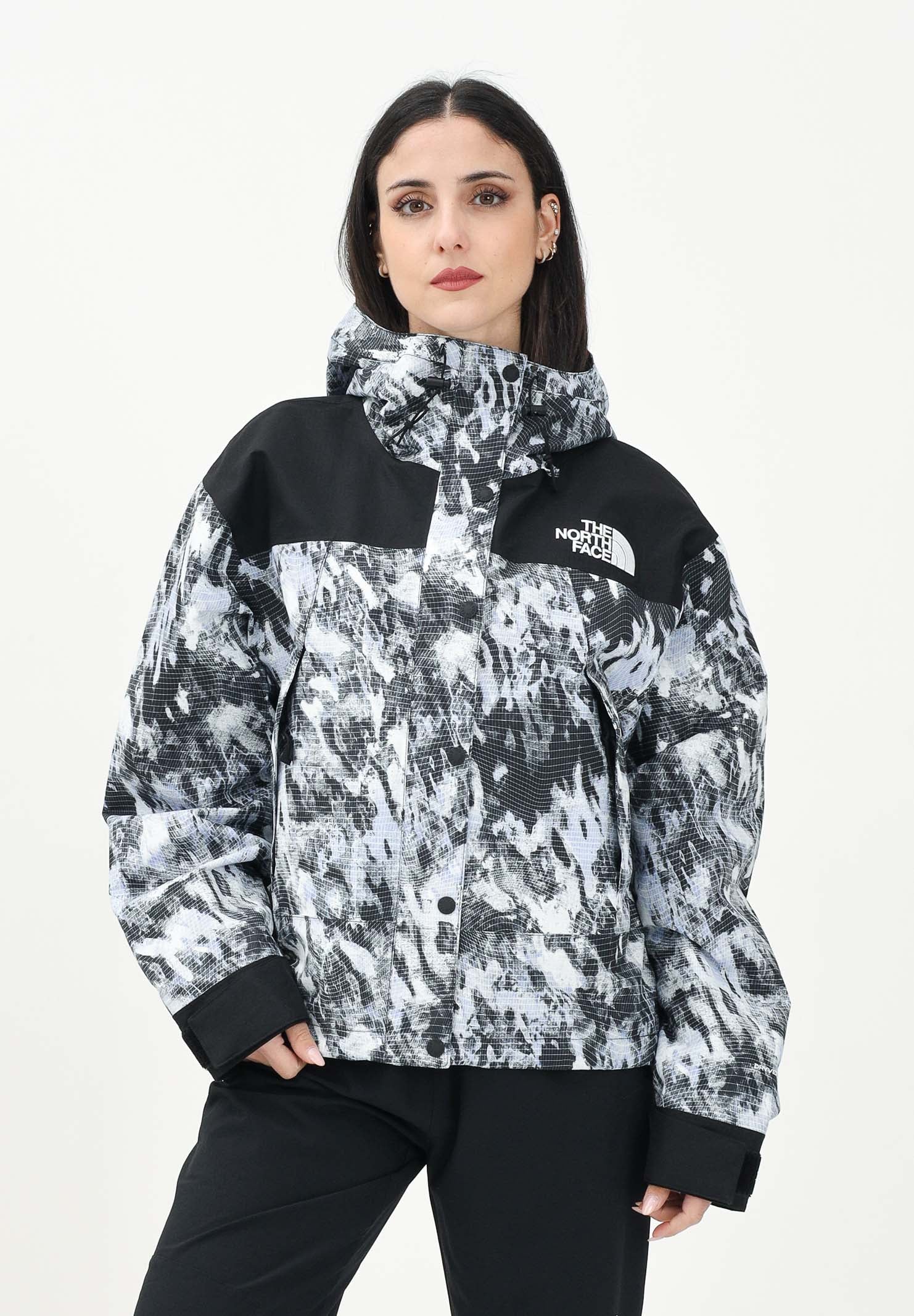 THE NORTH FACE Giacca a vento DryVent™ Mono Mountain con fantasia blu e nera da donna NF0A88YX8T01 . THE NORTH FACE 