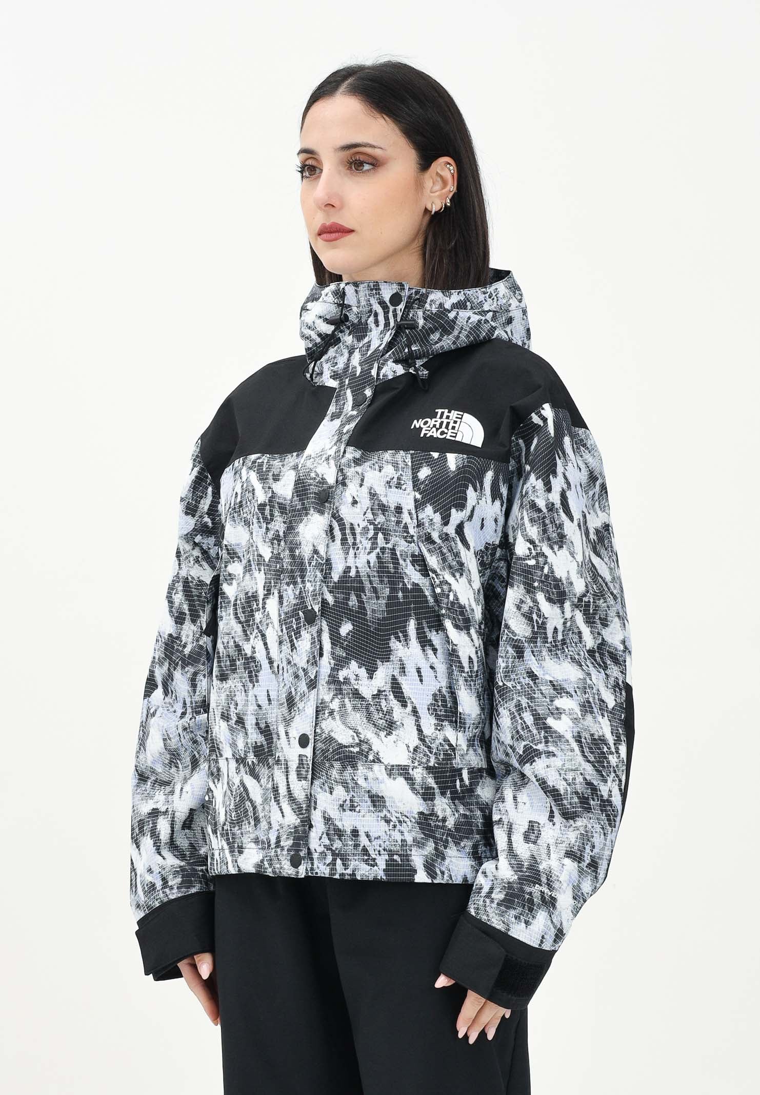 THE NORTH FACE Giacca a vento DryVent™ Mono Mountain con fantasia blu e nera da donna NF0A88YX8T01 . THE NORTH FACE 