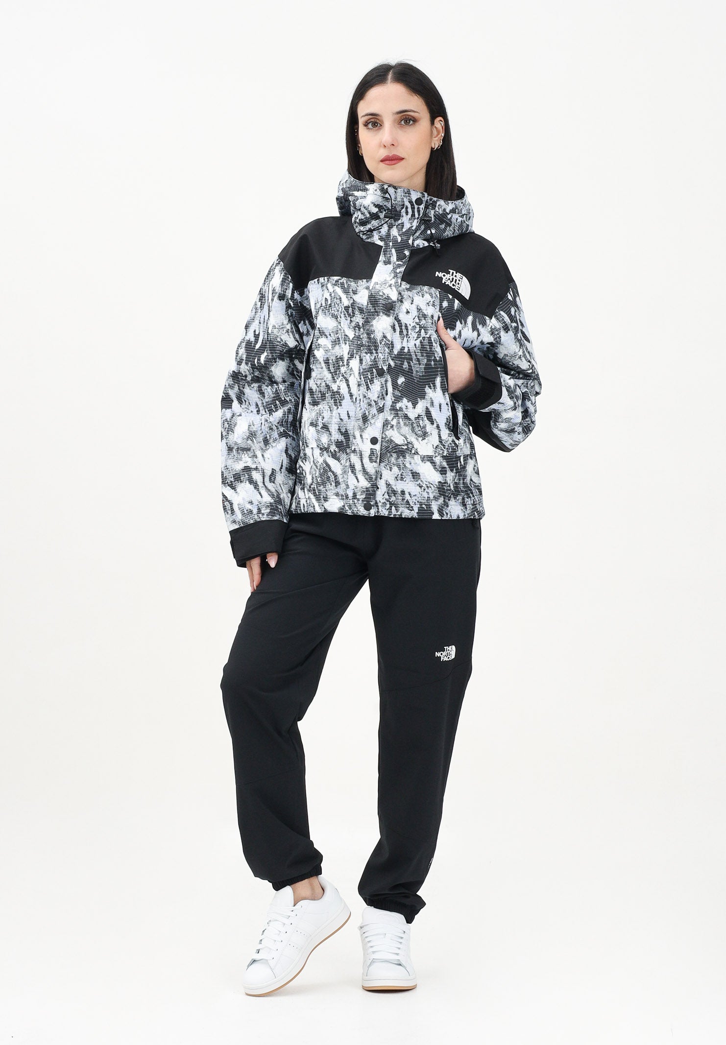 THE NORTH FACE Pantalone antivento Mountain Athletics nero da donna NF0A8BGPJK31 . THE NORTH FACE 