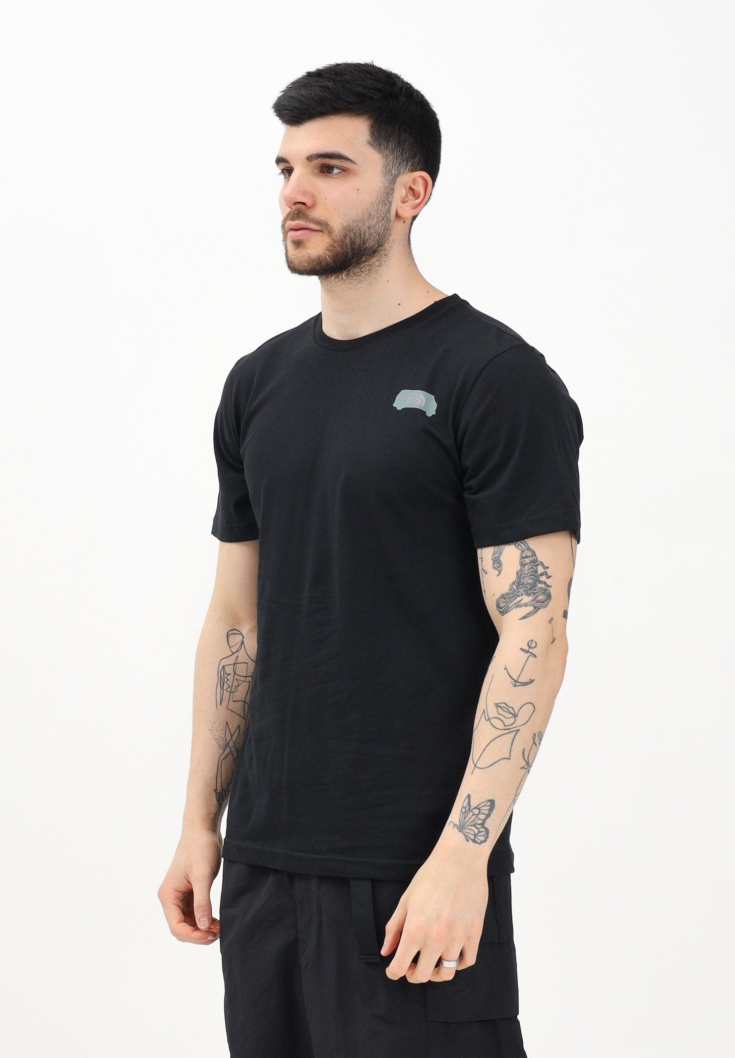THE NORTH FACE T-shirt a manica corta Outdoor Graphic nera da uomo NF0A8C1ZJK31 . THE NORTH FACE 