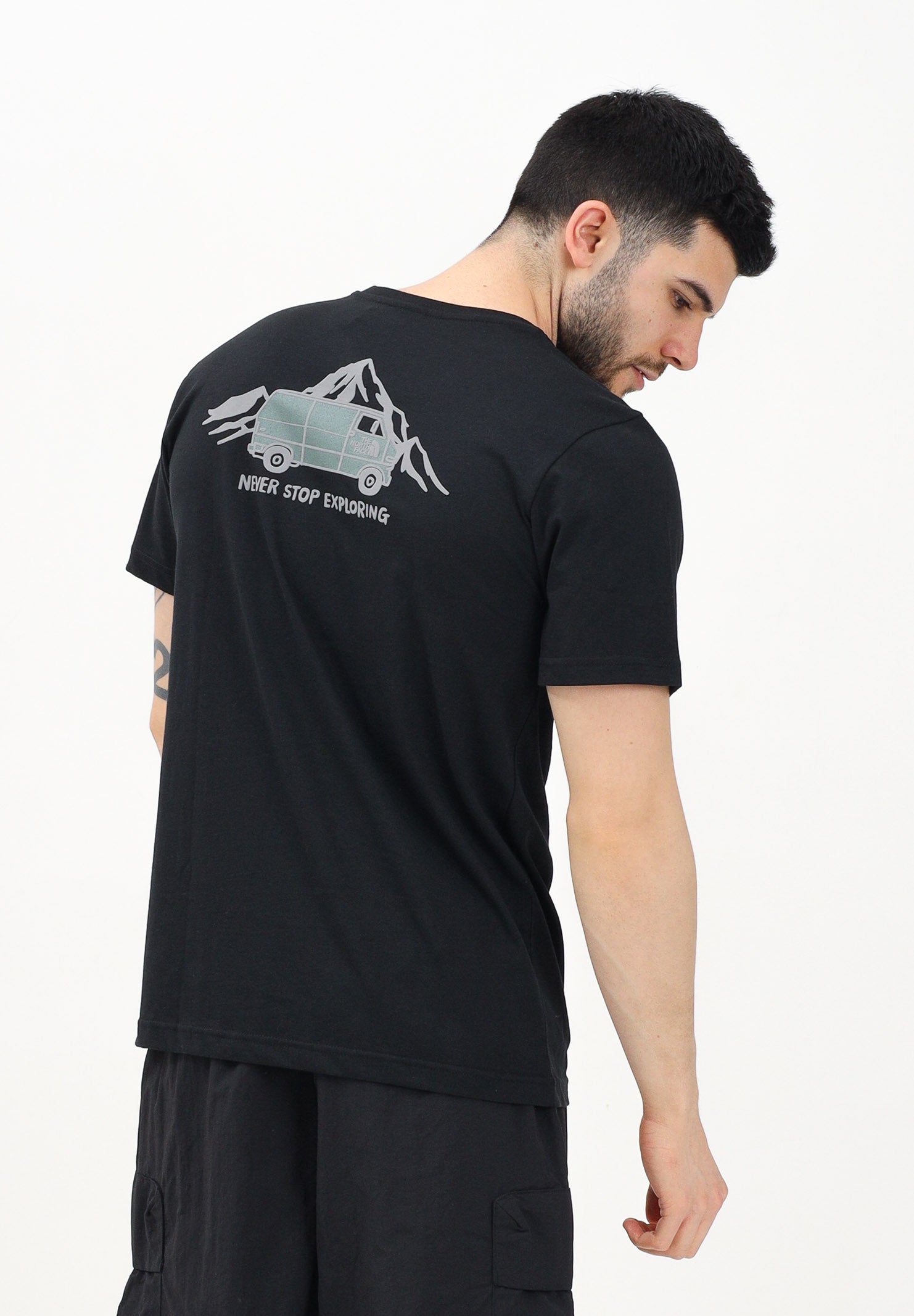 THE NORTH FACE T-shirt a manica corta Outdoor Graphic nera da uomo NF0A8C1ZJK31 . THE NORTH FACE 