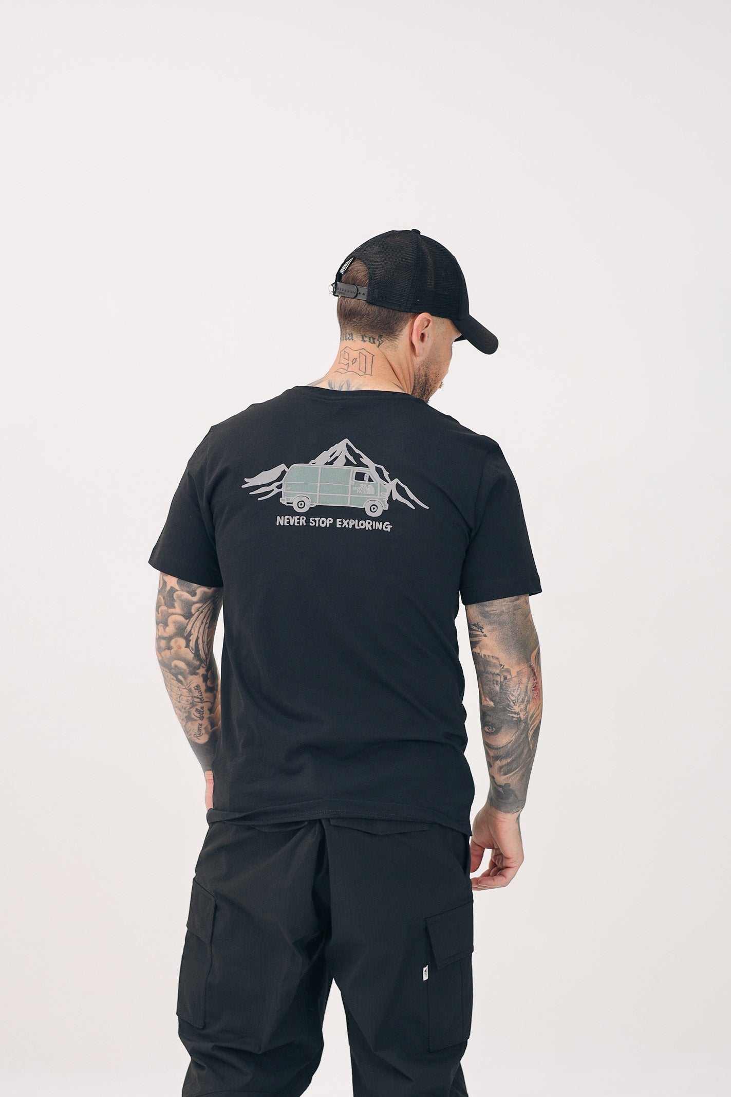 THE NORTH FACE T-shirt a manica corta Outdoor Graphic nera da uomo NF0A8C1ZJK31 . THE NORTH FACE 