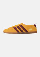 ADIDAS ORIGINALS Sneakers GAZELLE LO PRO gialla e bordeaux per uomo e donna IH6946 . ADIDAS ORIGINALS 