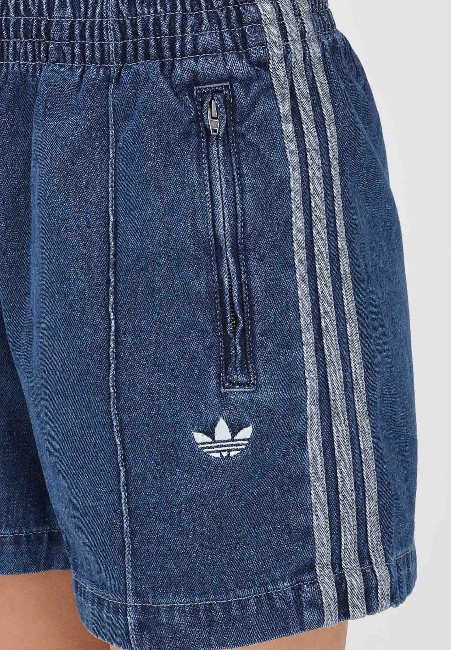 ADIDAS ORIGINALS Shorts Firebird in denim medio da donna JD2562 . ADIDAS ORIGINALS 